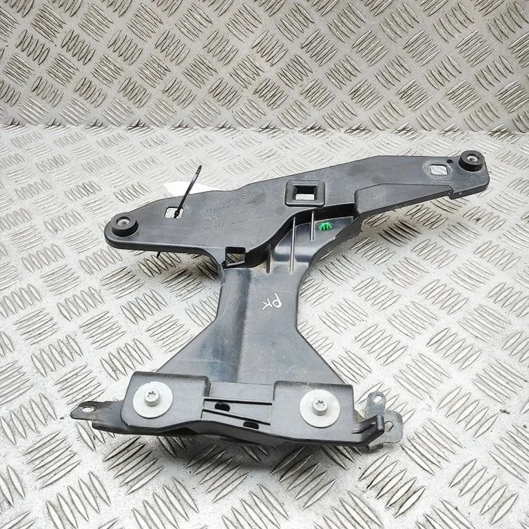 Esistange kinnitusklamber – Porsche Macan (95B) (2014-2018)