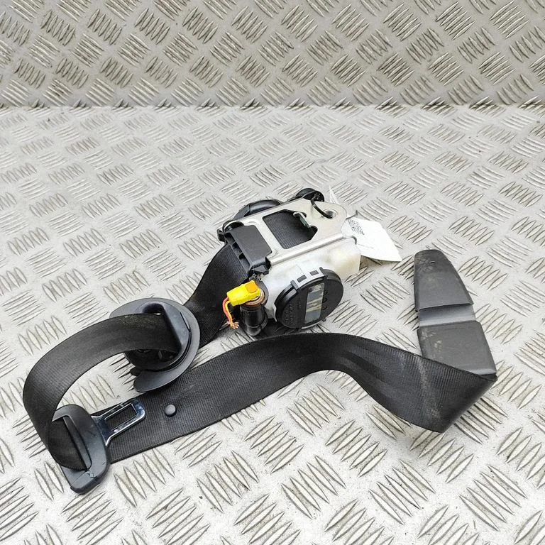 Front seatbelt – Porsche Macan (95B) (2014-2018)