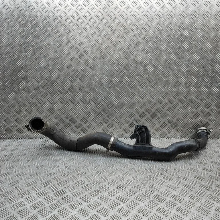 Vahejahuti voolik (-ud)/ toru (-d) GK2160646A