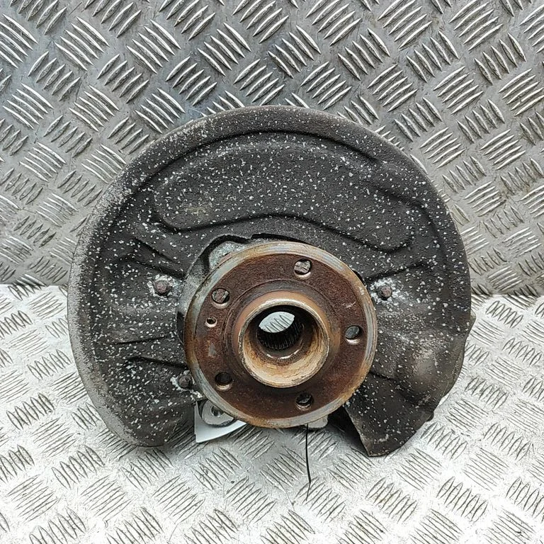 Rear wheel hub A1673572100