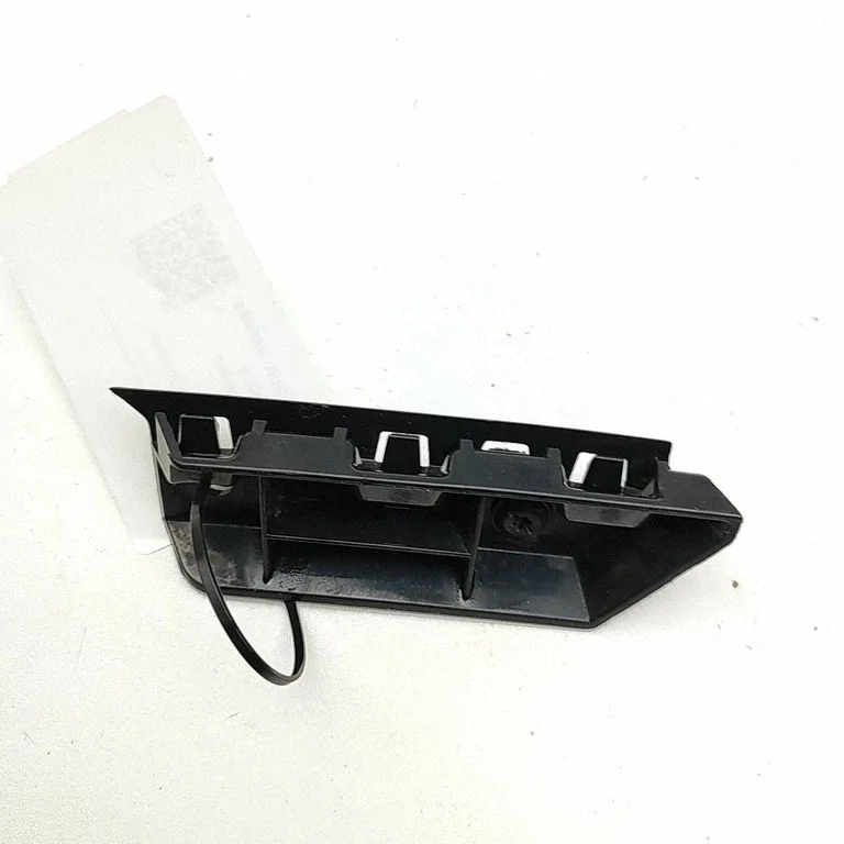 Priekšējā bampera turētājs 10E807183B