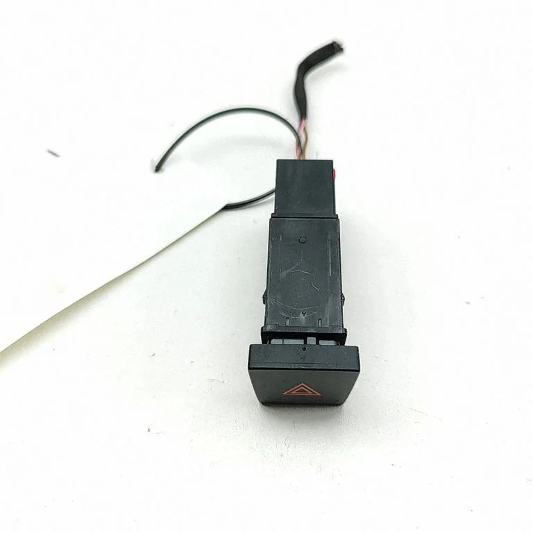 Avārijas gaismu slēdzis 10E953235B