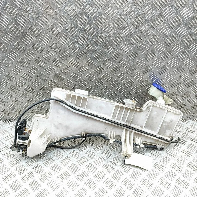 Logu mazgāšanas šķidruma tvertne – Peugeot 5008 II (2016-)