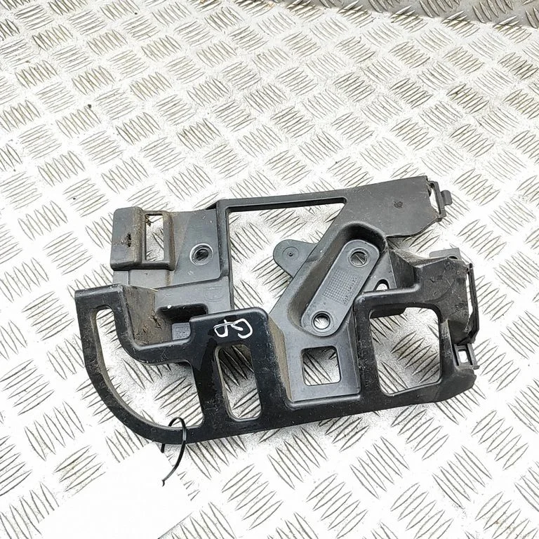 Rear bumper mounting bracket – Peugeot 5008 II (2016-)