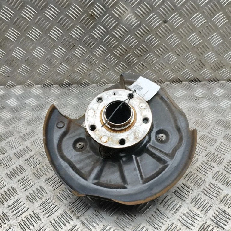 Rear wheel hub 5QS615612