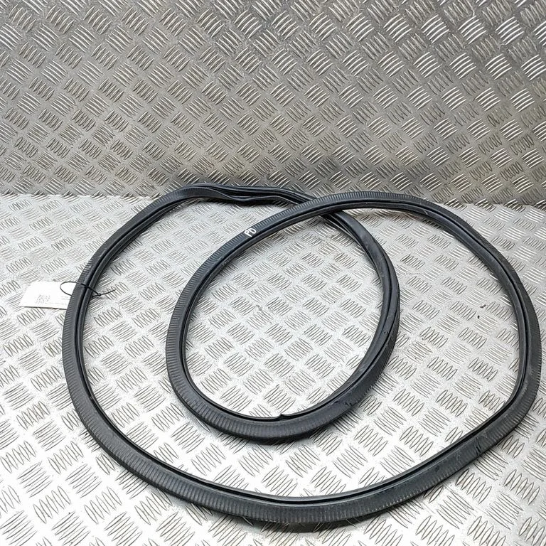 Priekšējā blīvgumija (uz durvīm) 10A867911F