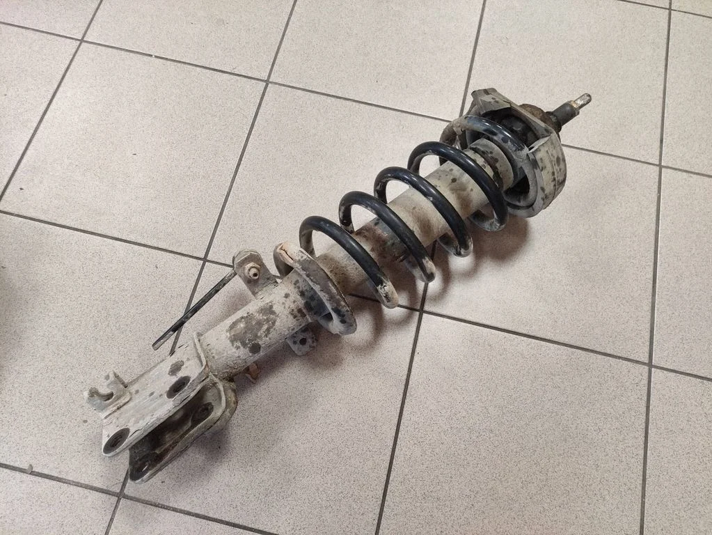 Front shock absorber with coil spring – Opel Vivaro (2001-2014)