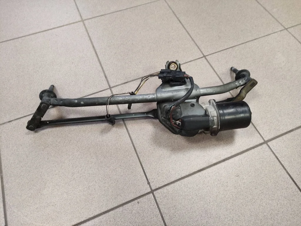 Front wiper linkage and motor – Opel Vivaro (2001-2014)