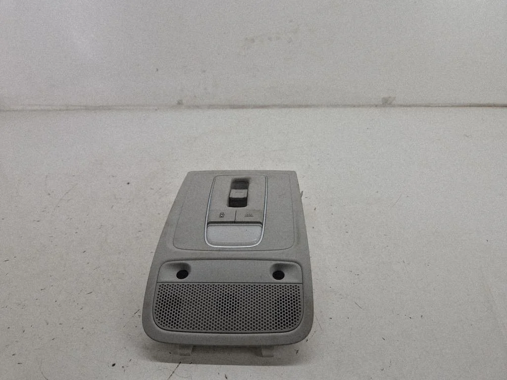 Esiistmete valgustustuli – Audi A3 S3 8V (2013-2019)