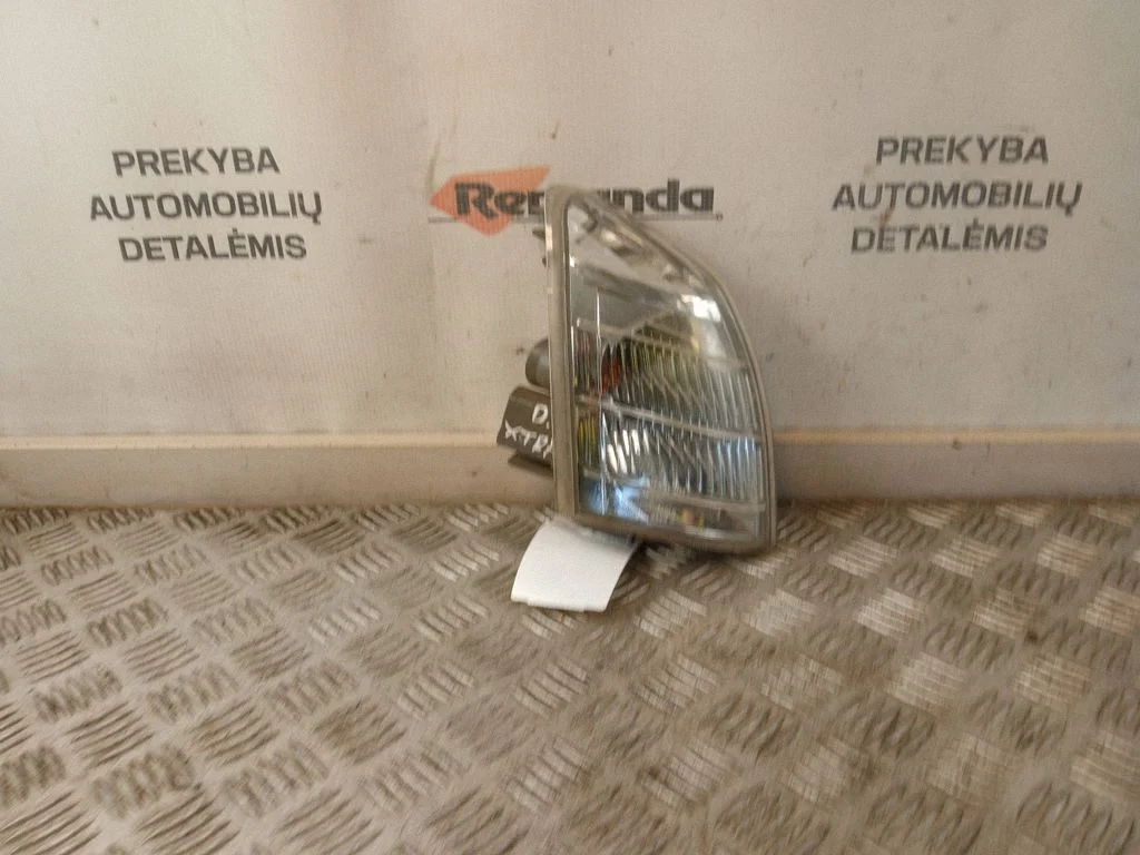 Front indicator light – Nissan X-Trail T30 (2001-2007)