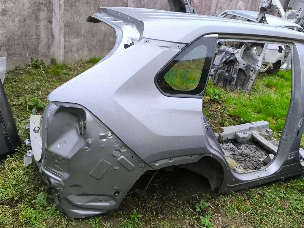 Tagumine küljepaneel – Toyota RAV 4 (XA50) (2018-)