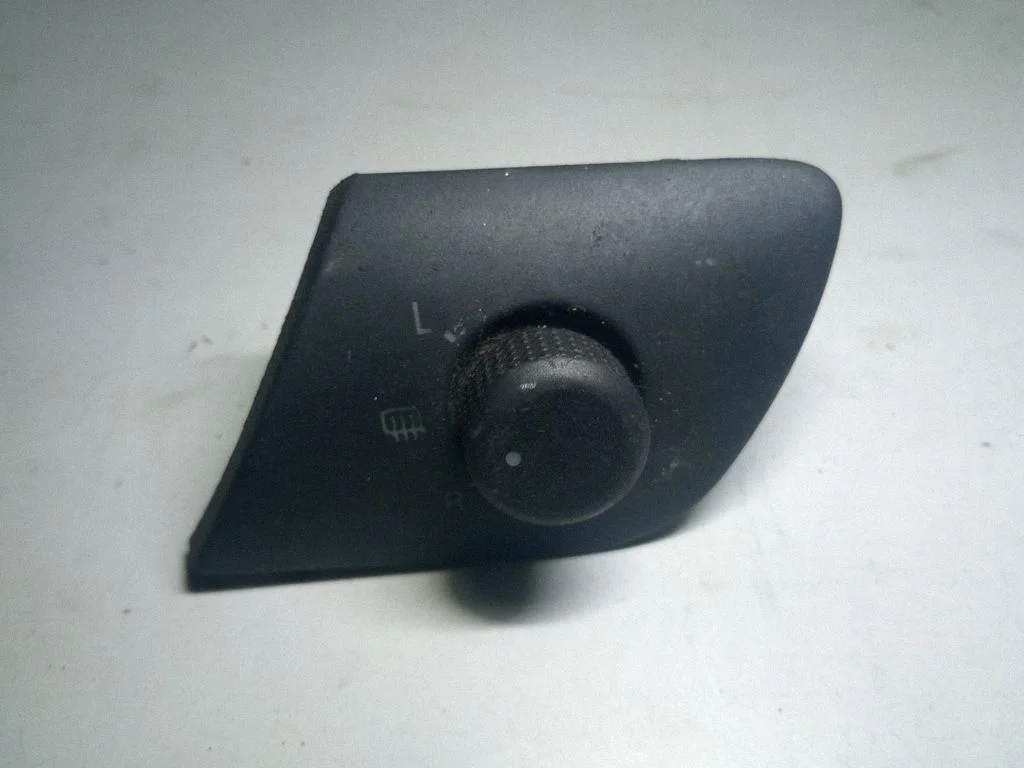 Wing mirror switch – Skoda Fabia Mk2 (5J) (2007-2014)