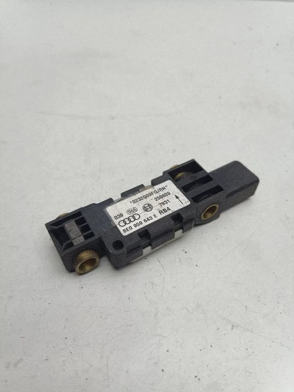 Airbag deployment crash/impact sensor – Volkswagen Touareg I (2002-2010)