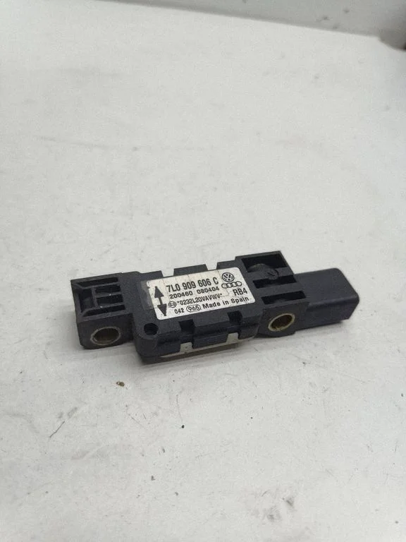 Airbag deployment crash/impact sensor – Volkswagen Touran I (2003-2010)