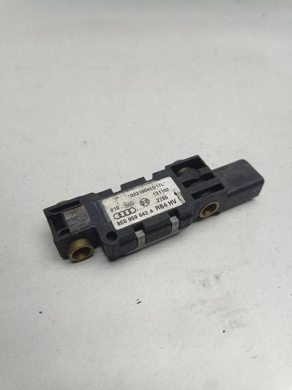 Airbag deployment crash/impact sensor – Volkswagen Touareg I (2002-2010)