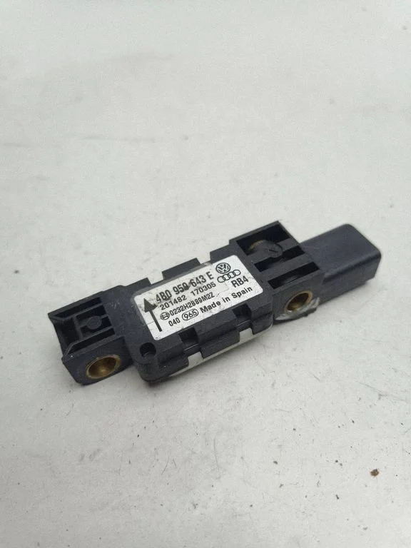 Airbag deployment crash/impact sensor 4B0959643E – Audi A3 S3 8P (2003-2012)