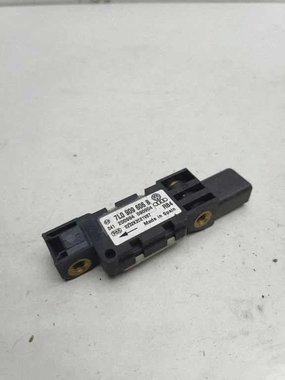 Airbag deployment crash/impact sensor 7L0909606B – Audi A6 S6 C6 4F (2004-2011)