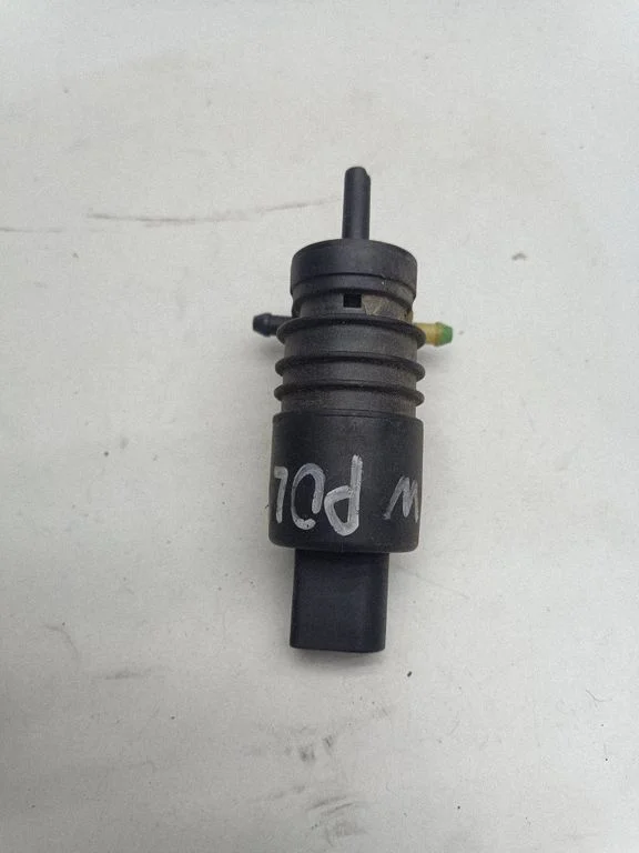 Windscreen/windshield washer pump – Volkswagen Polo IV 9N3 (2005-2009)