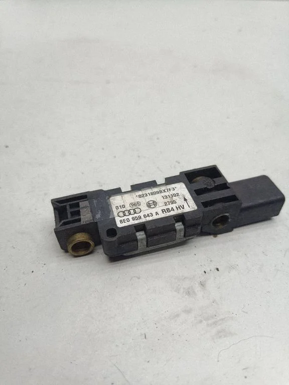 Airbag deployment crash/impact sensor – Volkswagen Touareg I (2002-2010)
