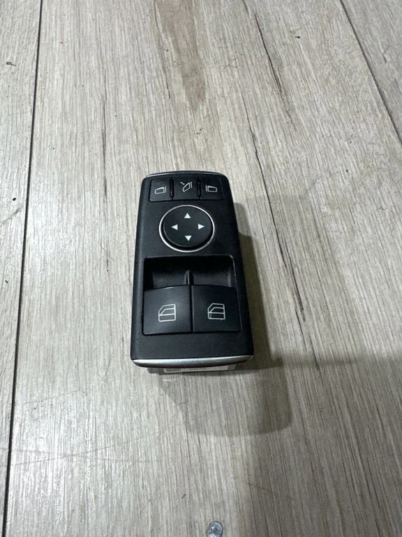 Electric window control switch – Mercedes-Benz C-Class AMG W204 (2007-2014)