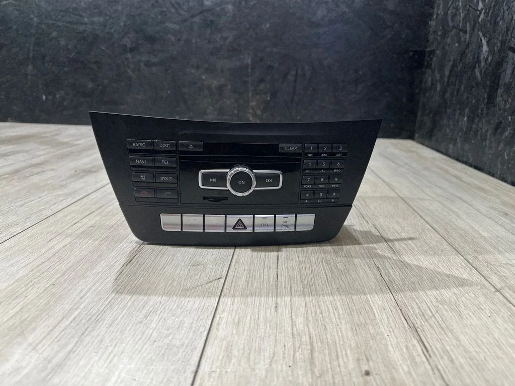 Raadio / CD/DVD-mängija / navigatsioon – Mercedes-Benz C-klass AMG W204 (2007-2014)