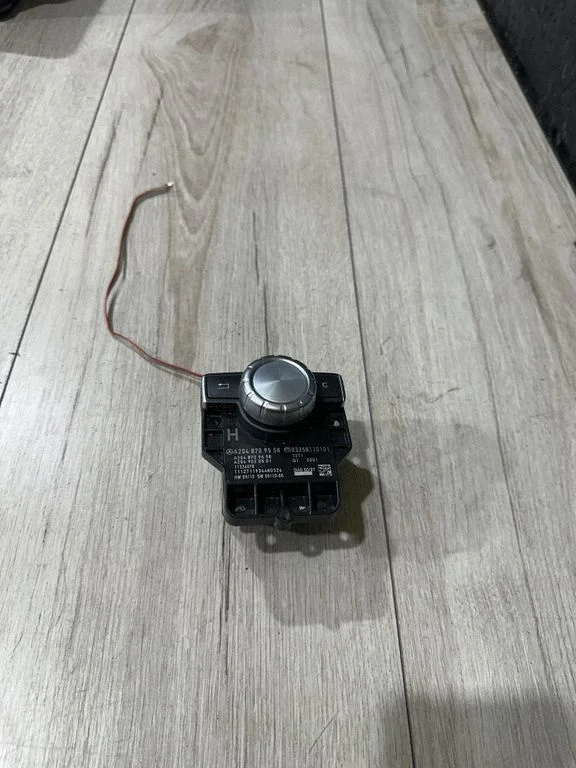 Multifunctional control switch/knob – Mercedes-Benz C-Class AMG W204 (2007-2014)