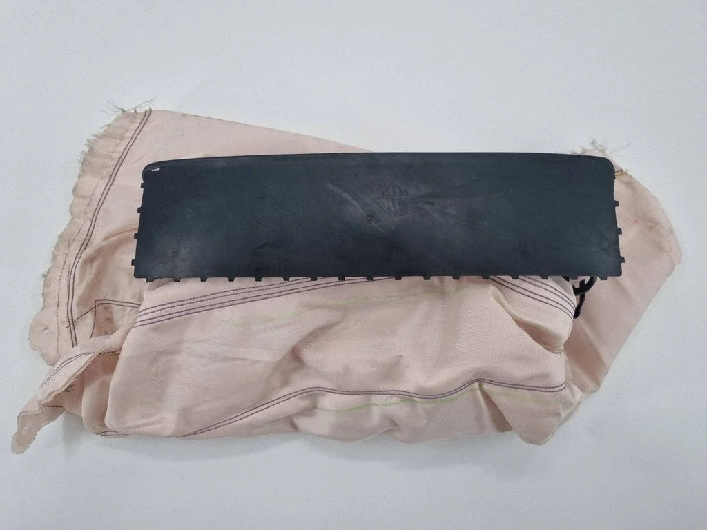 Knee airbag
