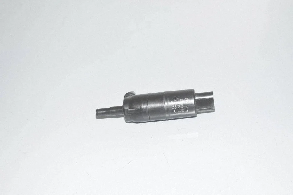 Headlight washer pump – BMW 2 Series F22 F23 (2013-2017)