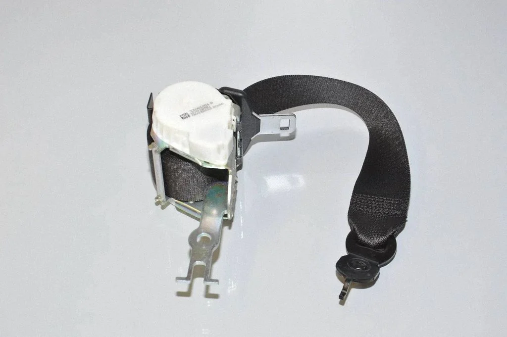 Rear seatbelt