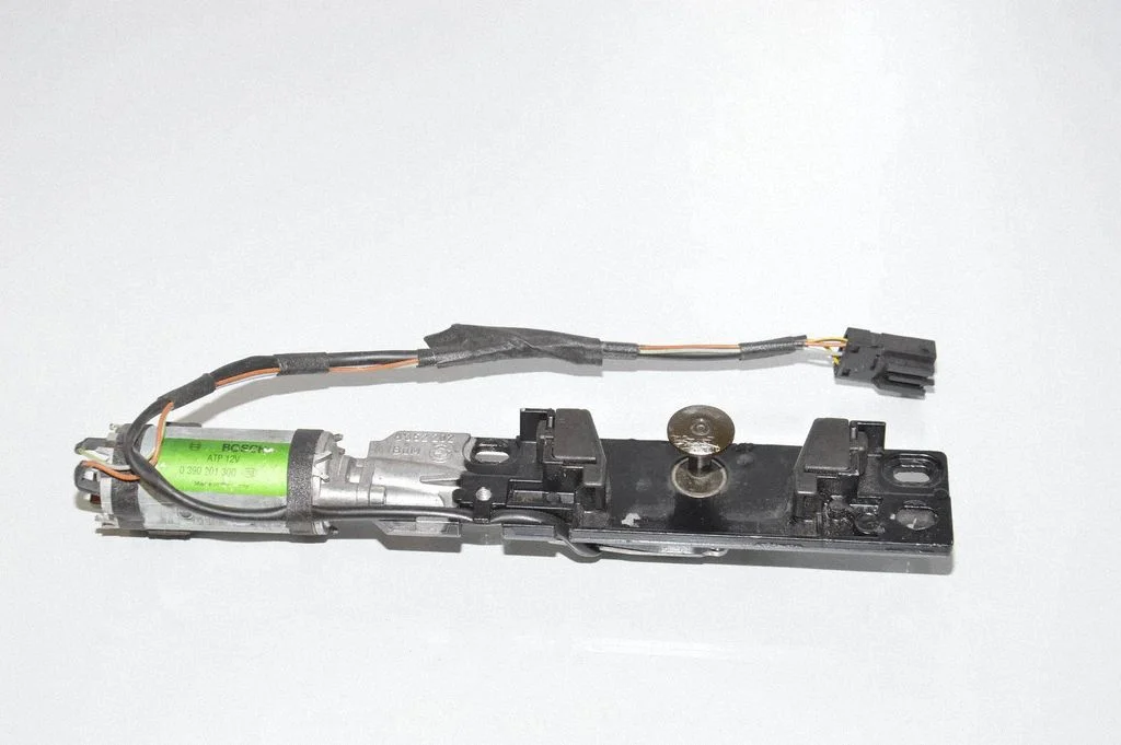 Tagaluugi sulgemismootor – BMW 7-seeria E38 (1993-2001)