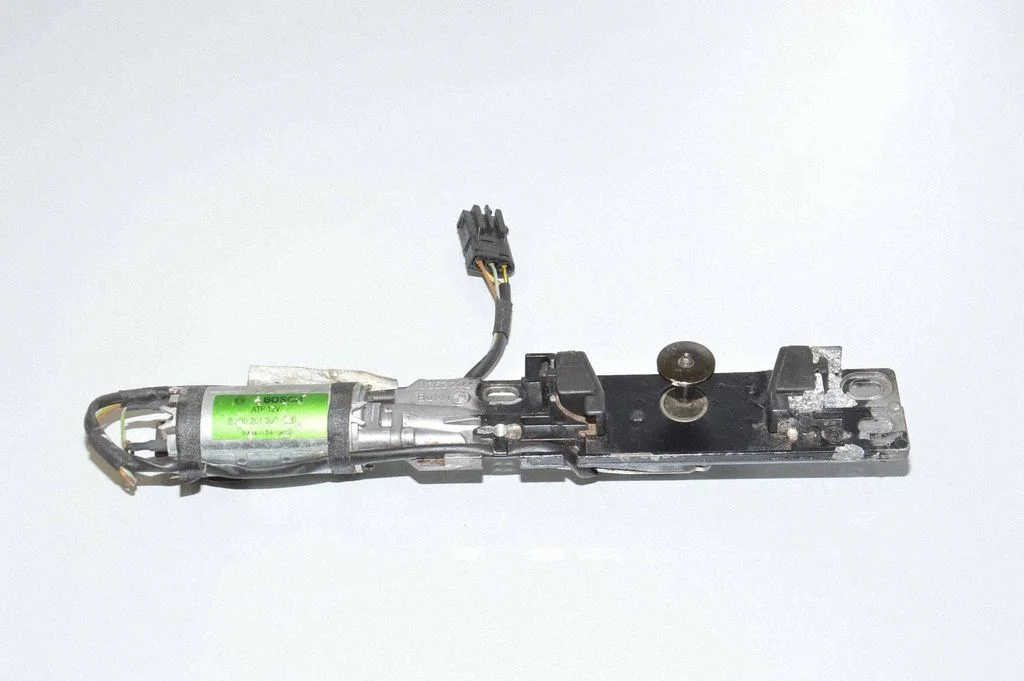 Tagaluugi sulgemismootor – BMW 7-seeria E38 (1993-2001)