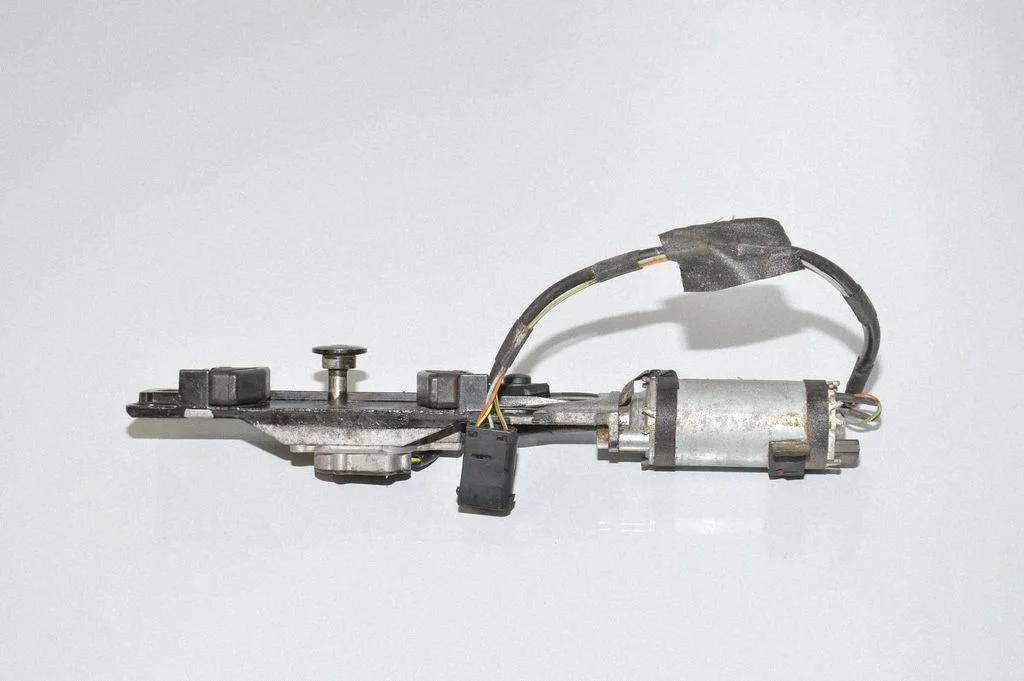 Tagaluugi sulgemismootor – BMW 7-seeria E38 (1993-2001)