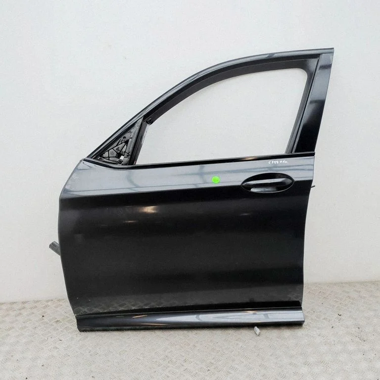 Front door 7465527