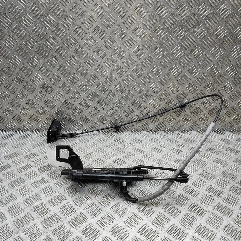 Rear seat headrest 88530020
