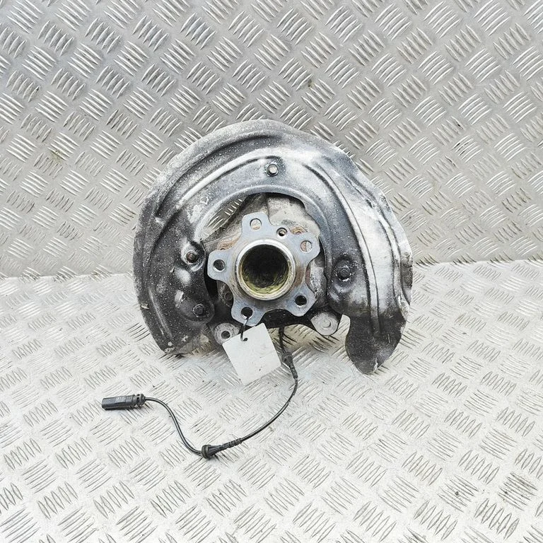 Front wheel hub 6879158
