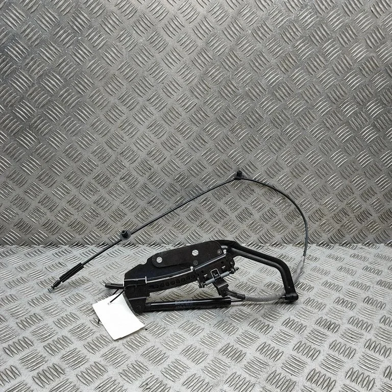Rear seat headrest 8530020