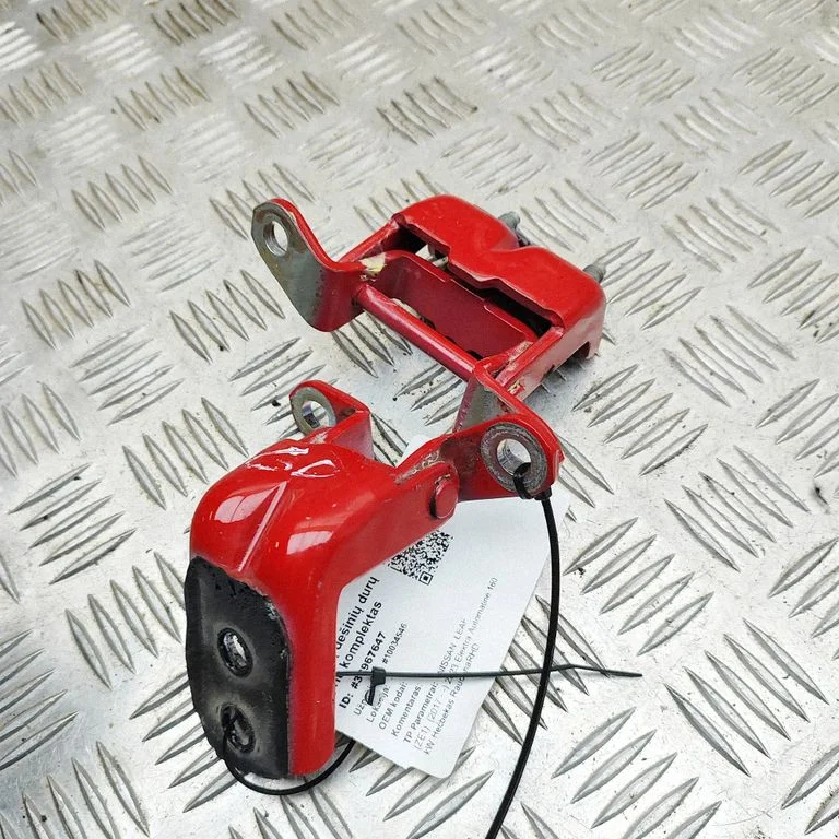 Komplet zawiasów drzwi tylnych 824003NA1A