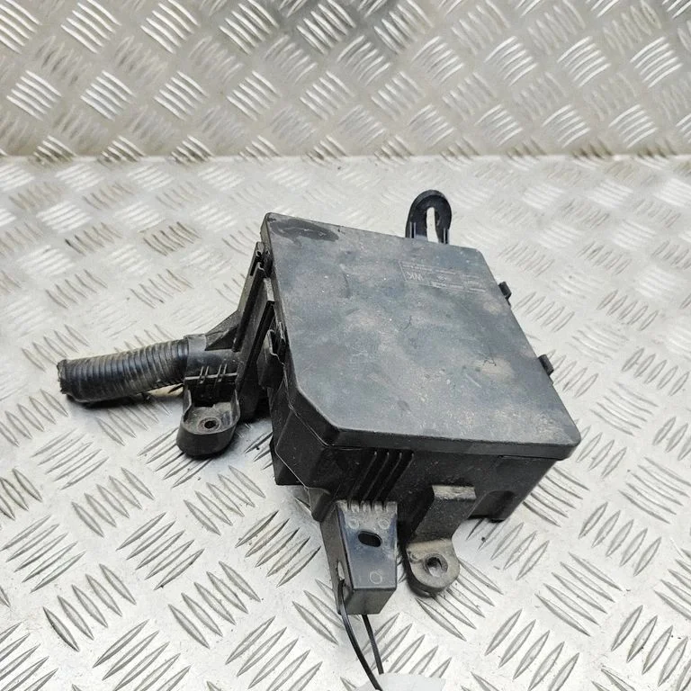 Drošinātāju kārba (komplekts) 284B75SA3B