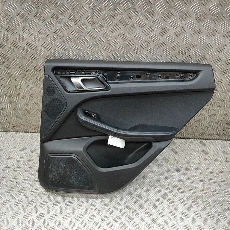 Aizmugurējo durvju apšuvums – Porsche Macan (95B) (2014-2018)