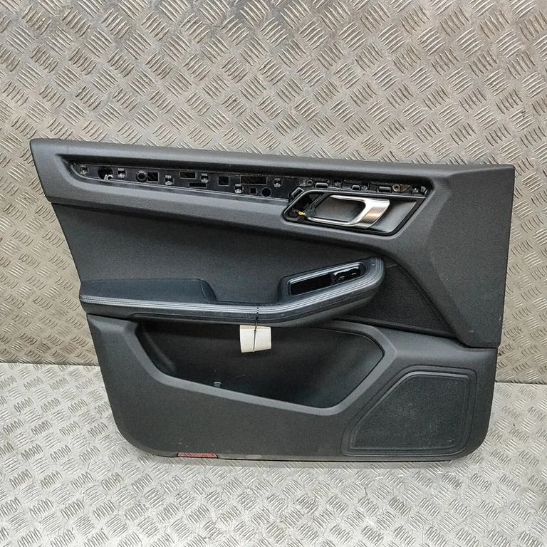 Eesmiste uste sisevooder – Porsche Macan (95B) (2014-2018)