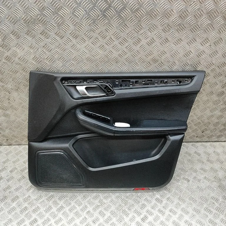 Priekšējo durvju apšuvums – Porsche Macan (95B) (2014-2018)