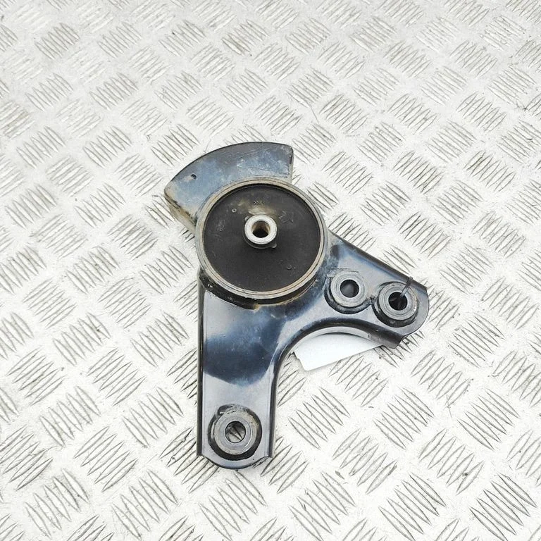 Engine mount bracket – Hyundai Kona I (2017-2023)