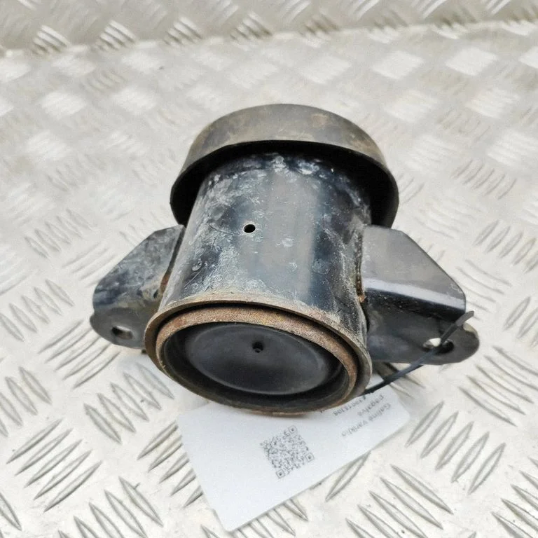 Engine mount bracket 112103NF0A