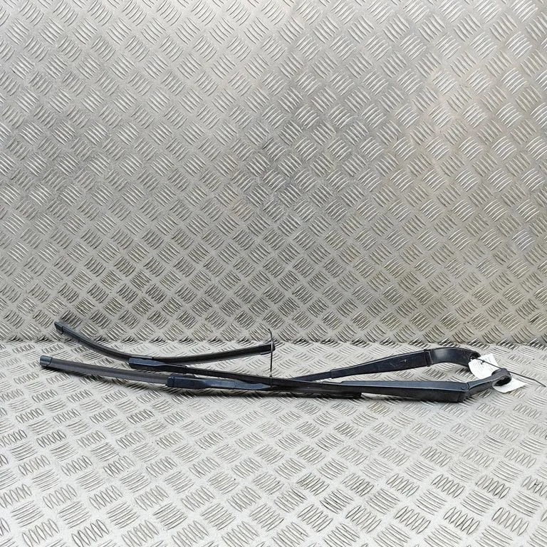 Priekšējā stikla tīrītājs 83C955407A