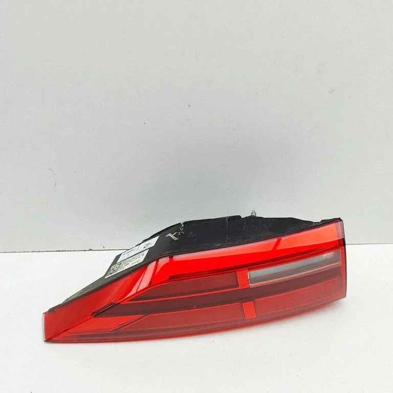 Tailgate rear/tail lights – Audi Q3 F3 (2018-2025)