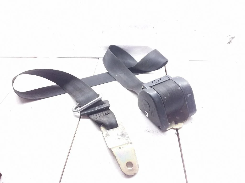 Front seatbelt – Volkswagen II LT (1996-2006)
