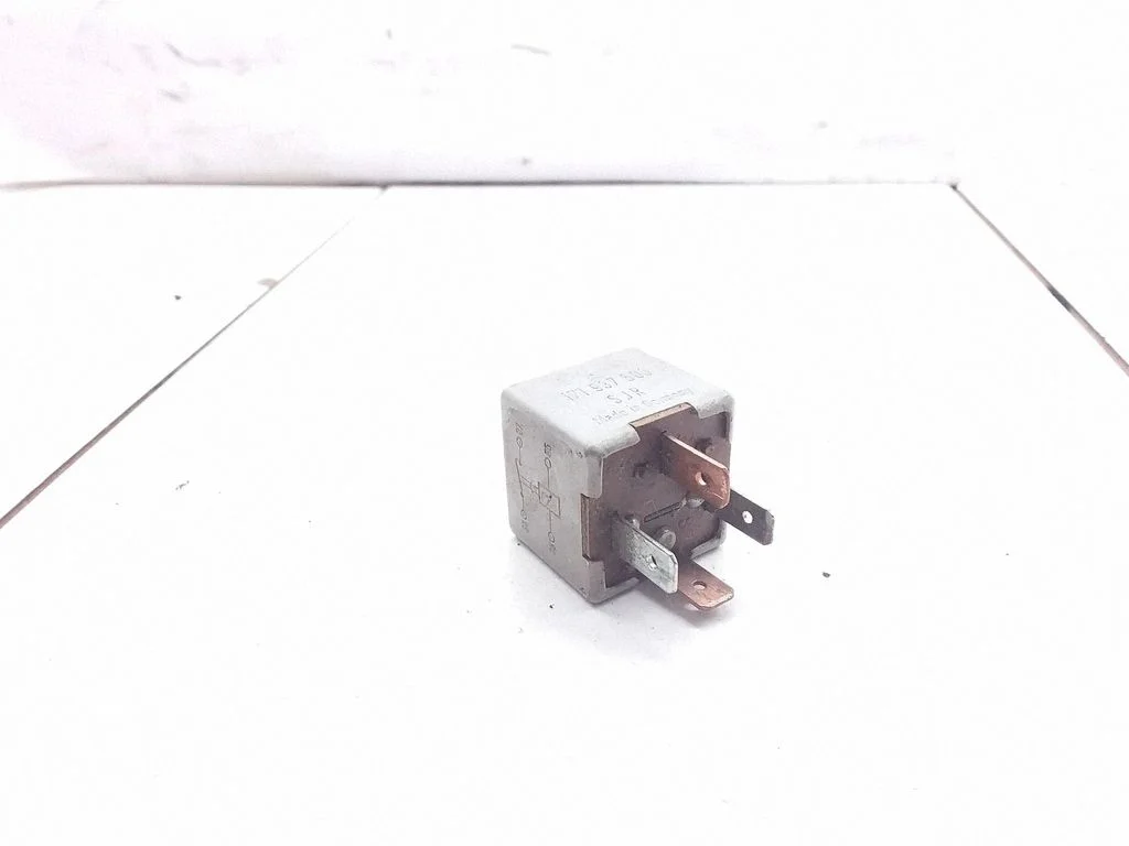 Other relay 171937503 – Volkswagen Golf III (1992-1997)