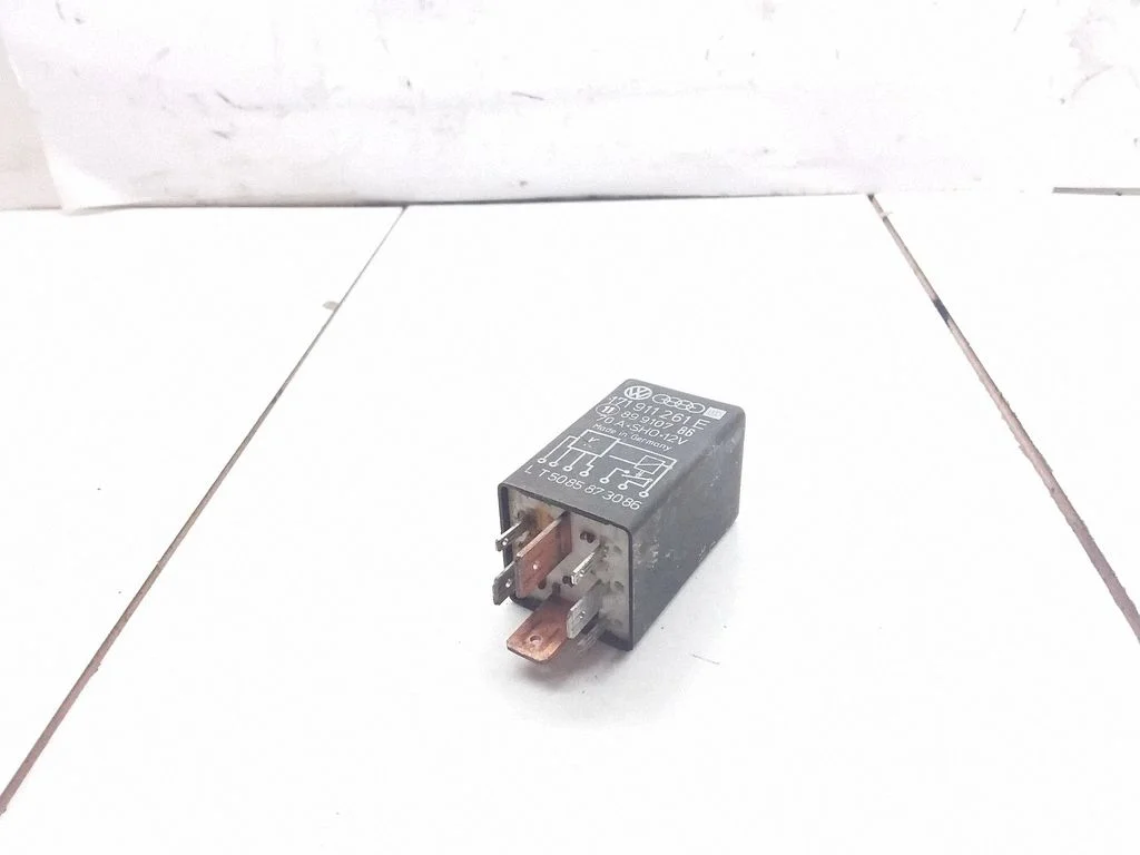 Glow plug pre-heat relay 89910786 – Volkswagen Golf II (1984-1991)