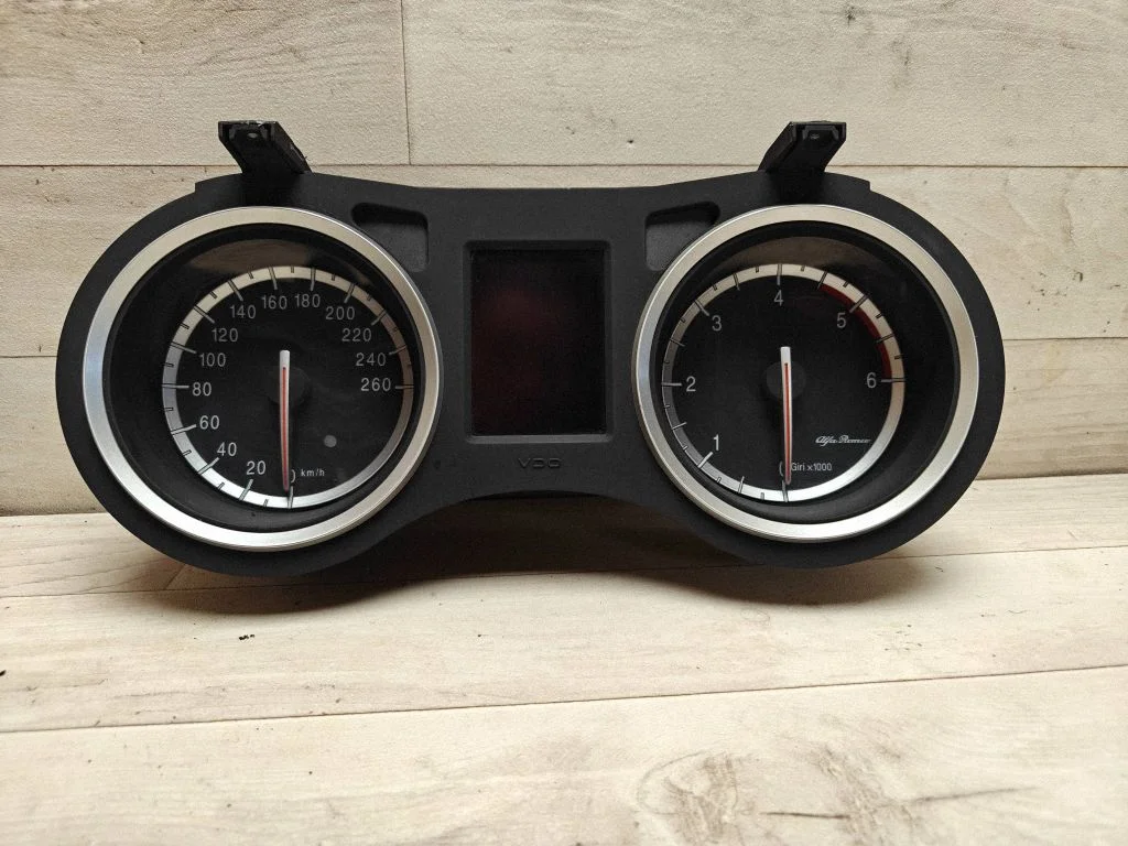 Speedometer (instrument cluster)