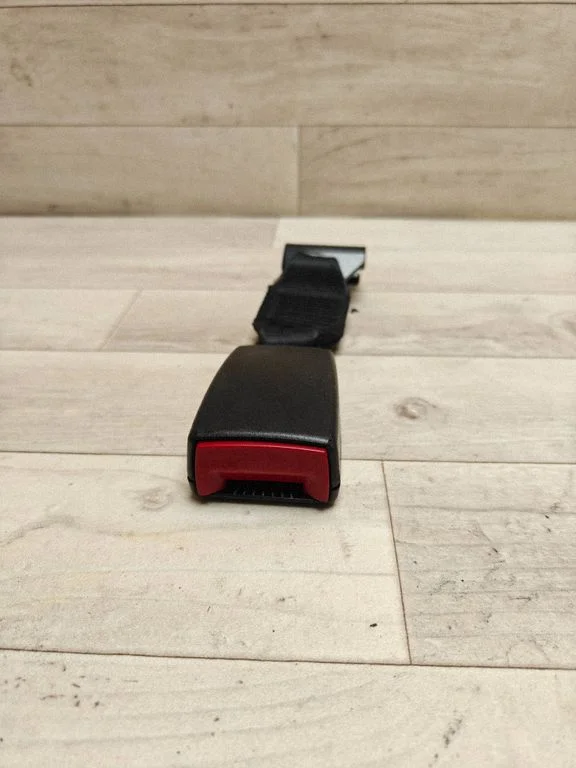 Rear seatbelt buckle